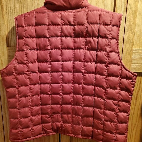 Kenneth Cole Reaction Red Quilted Puffer Vest - Picture 2 of 3
